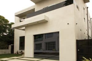 residential-garage-door-wayne-dalton-model-8450-luminous-black-glass